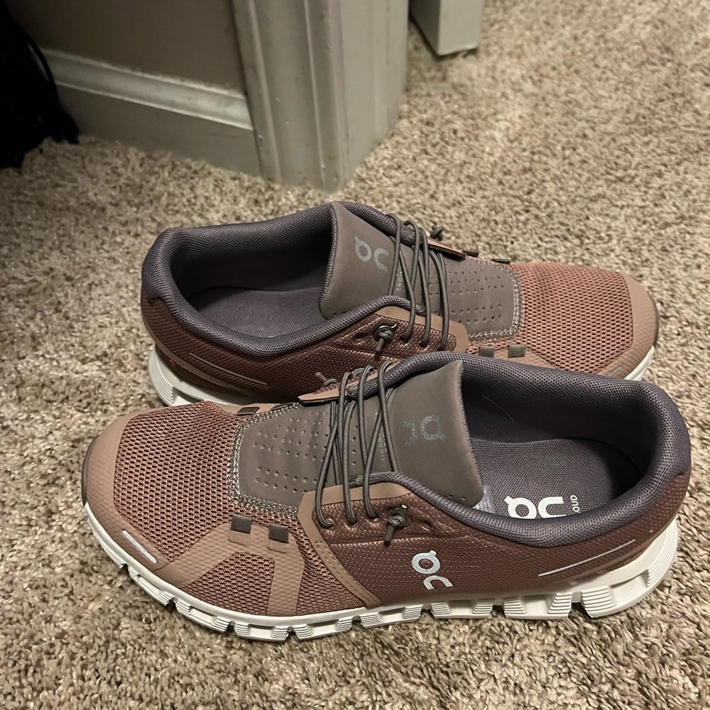 On clouds sneakers size 7.5 only worn twice